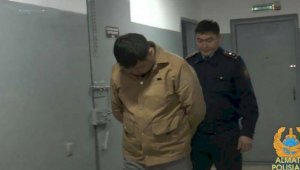 Разбойников, изрезавших ножами таксиста, задержали полицейские Алматы