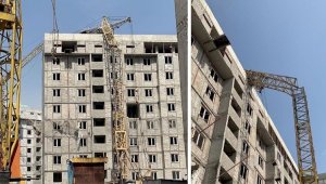 В ДЧС Алматы рассказали подробности падения башенного крана
