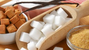 Коричневый сахар полезнее белого: популярный миф развенчал врач