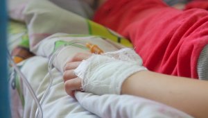 Пятерых детей госпитализировали из-за пожара в школьной библиотеке Павлодара