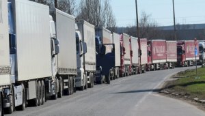 Более 100 машин застряли на погранпереходах Казахстана