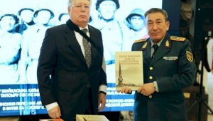 Россия передала Казахстану редкие архивные документы о Бауыржане Момышулы