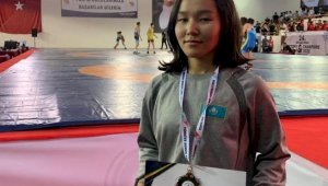 Казахстанка стала бронзовым призером турнира по женской борьбе в Турции