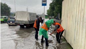 Коммунальные службы Алматы ликвидируют последствия подтоплений