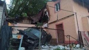Автомобиль упал на дом в Алматинской области