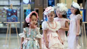 Хочу как у мамы: в Алматы состоялся показ VI сезона Eurasian Kids Fashion Week