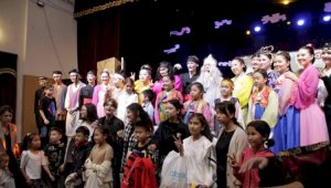 В корейском театре прошел праздник для детей из малообеспеченных и многодетных семей