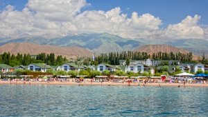 Безопасность туристов на Иссык-Куле обеспечат более 5 тыс. милиционеров
