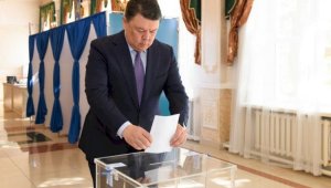 Аким Алматинской области проголосовал на референдуме