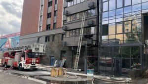 Пожар произошел в строящейся многоэтажке в Алматы