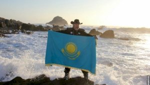 Маршруты жизни: алматинский байкер Дмитрий Петрухин с флагом Казахстана объехал почти весь мир