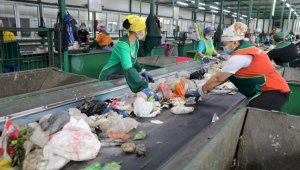 Как работает первый в Алматы мусоросортировочный завод