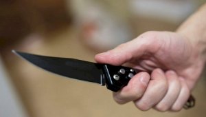 Стали известны новые подробности нападения на девушку с ножом в Алматы