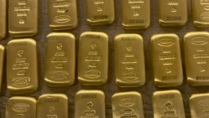 Сколько золота в слитках купили казахстанцы в июне
