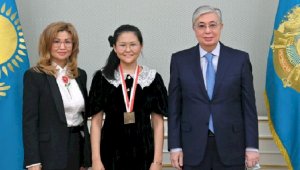Касым-Жомарт Токаев поздравил шахматистку Бибисару Асаубаеву с наградой
