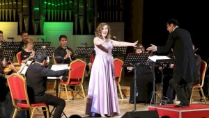 Известные оперные певцы споют на сцене Казахской госфилармонии им. Жамбыла в необычном для них жанре рока