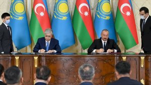 Президенты Казахстана и Азербайджана провели переговоры в расширенном формате