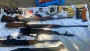 Два мешка с оружием и боеприпасами обнаружены в Турксибском районе Алматы