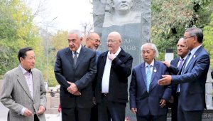 Безграничный талант: в Алматы масштабно отметили 125-летие Мухтара Ауэзова
