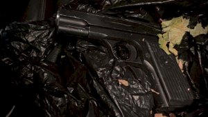 В Караганде мужчина с игрушечным пистолетом ограбил игровой клуб на 4 млн тенге