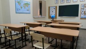 В Уральске перед занятиями в школе умер ученик 10-го класса