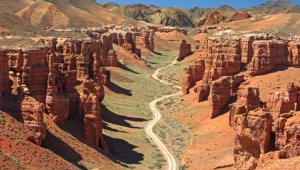 Туристы заблудились в Чарынском каньоне
