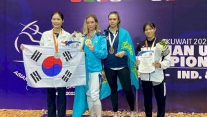 На молодежном чемпионате Азии по фехтованию казахстанки завоевали золото и бронзу