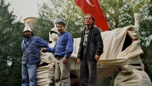 «Кызыл Трактор»: в Алматы открылась выставка произведений арт-группы
