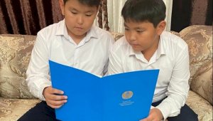 Президент Казахстана написал письмо братьям-близнецам из Актау