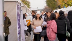 Более 1000 человек получили направление на работу в ходе общегородской ярмарки вакансий в Алматы