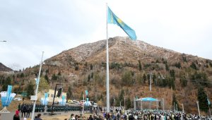 В честь Дня Республики в Алматы прошла церемония поднятия Государственного флага