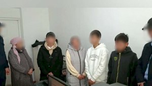 Разбивших остановку подростков выявили в Туркестане