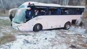 Автобус из Казахстана опрокинулся в кювет в России, есть пострадавшие