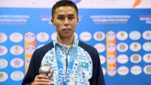 Сакен Бибосынов вышел в четвертьфинал Чемпионата Азии по боксу