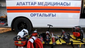 Микроавтобус с 19 пассажирами опрокинулся в Улытауской области