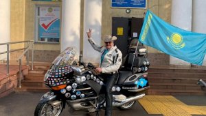 Знаменитый байкер Дмитрий Петрухин проголосовал в Алматы