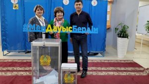 Заслуженная артистка Сулушаш Нурмагамбетова проголосовала на выборах в Алматы