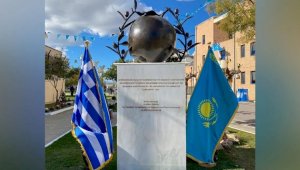 В Греции увековечили казахстанское яблоко Сиверса