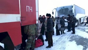 На трассе Зайсан - Усть-Каменогорск из неисправного автобуса эвакуированы 44 пассажира