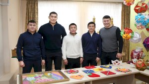 В Алматы именитые спортсмены встретились с детьми с особыми потребностями