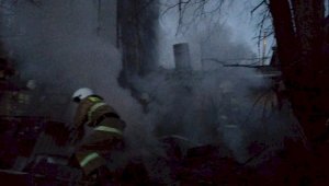Два дома и баню спасли от огня пожарные в Алмалинском районе Алматы
