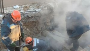 В Павлодаре несколько дней не могли устранить аварию на теплосетях
