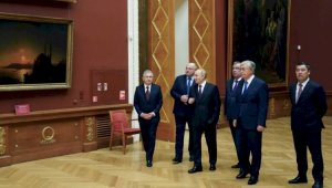 Президент Казахстана посетил Русский музей в Санкт-Петербурге