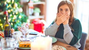 Диетолог Евгения Розум объяснила, как правильно возвращаться к привычному рациону после переедания в праздники