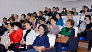 Неделя Зимней школы для преподавателей открылась в КазНПУ имени Абая