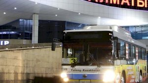 Ночной ездок: уже десять лет по Алматы ездит автобус, выручающий допоздна работающих горожан