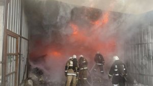 Крупный пожар в районе алматинской барахолки: со складов эвакуируют товары