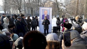 Мемориальную доску в честь музыканта Жексембека Еркимбекова открыли в Алматы