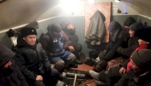 Спасатели ВКО пришли на помощь семерым путникам, оказавшимся в снежном плену