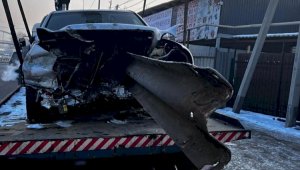 Очевидцев ДТП в Алматы, где автомобиль налетел на отбойник, просят откликнуться